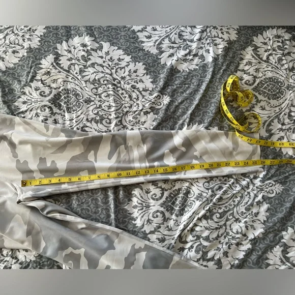 Better Bodies White Camo leggings size medium - Picture 8 of 15